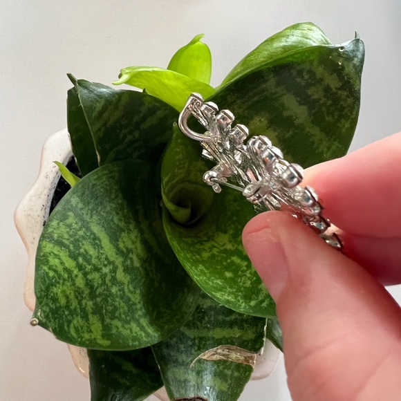 Snowflake Brooch - Picture 3 of 5